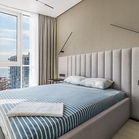 Luxury Waterfront 3-Bedrooms Apartment Odesa Exterior photo